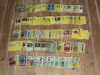 Diverse pokemon kaarten in doos w.o. collecties vivid voltage, evolving skies en xy evolutions. onderdeel van combinatiekavel kavels p001 t/m p051 combinatiekavel - afbeelding 2 van  4