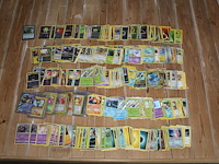 Diverse pokemon kaarten in doos w.o. collecties vivid voltage, evolving skies en xy evolutions. onderdeel van combinatiekavel kavels p001 t/m p051 combinatiekavel - afbeelding 3 van  4