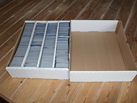 Diverse pokemon kaarten in doos w.o. collecties vivid voltage, shining fates en 25th anniversary celebration. onderdeel van combinatiekavel kavels p001 t/m p051 combinatiekavel - afbeelding 2 van  4