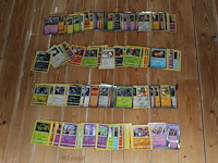 Diverse pokemon kaarten in doos w.o. collecties vivid voltage, shining fates en 25th anniversary celebration. onderdeel van combinatiekavel kavels p001 t/m p051 combinatiekavel - afbeelding 3 van  4