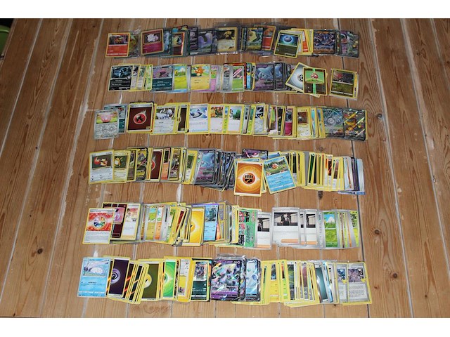 Diverse pokemon kaarten in doos w.o. collecties xy evolutions, battle styles en darkness ablaze. onderdeel van combinatiekavel kavels p001 t/m p051 combinatiekavel - afbeelding 2 van  4