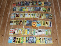 Diverse pokemon kaarten in doos w.o. collecties xy evolutions, battle styles en darkness ablaze. onderdeel van combinatiekavel kavels p001 t/m p051 combinatiekavel - afbeelding 2 van  4