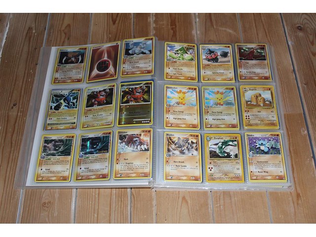 Diverse pokemon kaarten in map w.o. collecties 17-card mini set, ex deoxys en ex team magma vs team aqua. onderdeel van combinatiekavel kavels p001 t/m p051 combinatiekavel - afbeelding 12 van  17