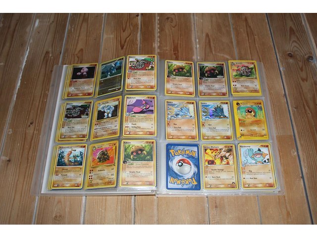 Diverse pokemon kaarten in map w.o. collecties 17-card mini set, ex deoxys en ex team magma vs team aqua. onderdeel van combinatiekavel kavels p001 t/m p051 combinatiekavel - afbeelding 15 van  17