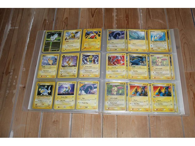 Diverse pokemon kaarten in map w.o. collecties diamond & pearl, jungle en ex dragon. onderdeel van combinatiekavel kavels p001 t/m p051 combinatiekavel - afbeelding 12 van  14