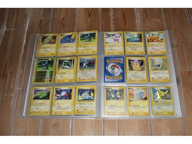 Diverse pokemon kaarten in map w.o. collecties diamond & pearl, jungle en ex dragon. onderdeel van combinatiekavel kavels p001 t/m p051 combinatiekavel - afbeelding 14 van  14