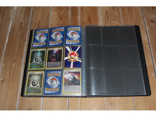 Diverse pokemon kaarten in map w.o. collecties ex dragon frontiers, diamond & pearl en crystal guardians. onderdeel van combinatiekavel kavels p001 t/m p051 combinatiekavel - afbeelding 8 van  8