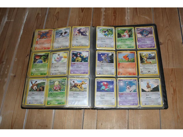 Diverse pokemon kaarten in map w.o. collecties ex dragon frontiers, diamond & pearl en ex team rocket returns. onderdeel van combinatiekavel kavels p001 t/m p051 combinatiekavel - afbeelding 2 van  12