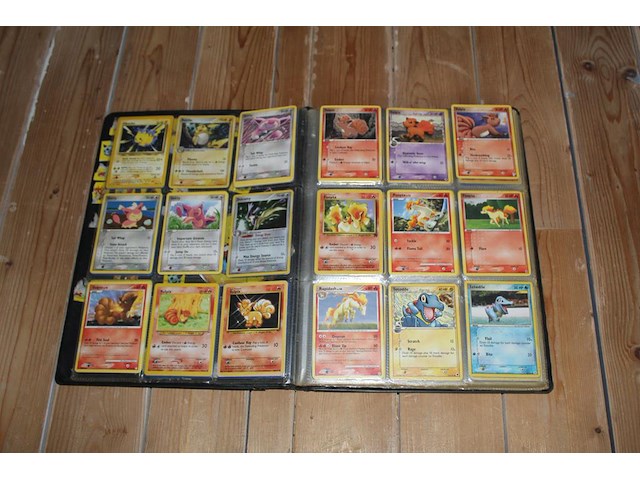 Diverse pokemon kaarten in map w.o. collecties ex dragon frontiers, diamond & pearl en ex team rocket returns. onderdeel van combinatiekavel kavels p001 t/m p051 combinatiekavel - afbeelding 6 van  12