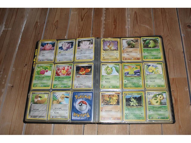 Diverse pokemon kaarten in map w.o. collecties ex dragon frontiers, diamond & pearl en ex team rocket returns. onderdeel van combinatiekavel kavels p001 t/m p051 combinatiekavel - afbeelding 9 van  12