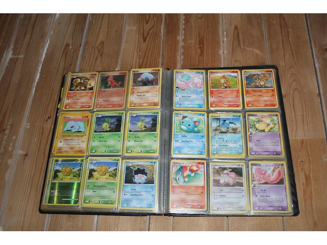 Diverse pokemon kaarten in map w.o. collecties ex dragon frontiers, diamond & pearl en ex team rocket returns. onderdeel van combinatiekavel kavels p001 t/m p051 combinatiekavel - afbeelding 11 van  12