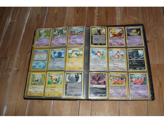 Diverse pokemon kaarten in map w.o. collecties ex dragon frontiers, diamond & pearl en ex team rocket returns. onderdeel van combinatiekavel kavels p001 t/m p051 combinatiekavel - afbeelding 12 van  12