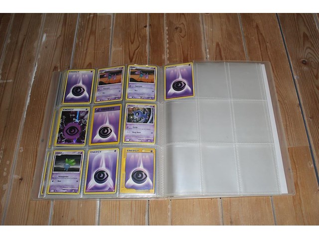 Diverse pokemon kaarten in map w.o. collecties ex legend maker, diamond & pearl en deoxys. onderdeel van combinatiekavel kavels p001 t/m p051 combinatiekavel - afbeelding 10 van  18
