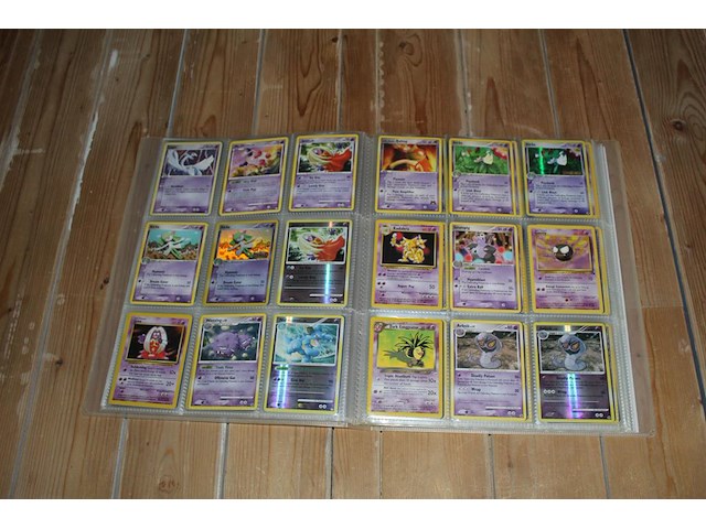 Diverse pokemon kaarten in map w.o. collecties ex legend maker, diamond & pearl en deoxys. onderdeel van combinatiekavel kavels p001 t/m p051 combinatiekavel - afbeelding 16 van  18