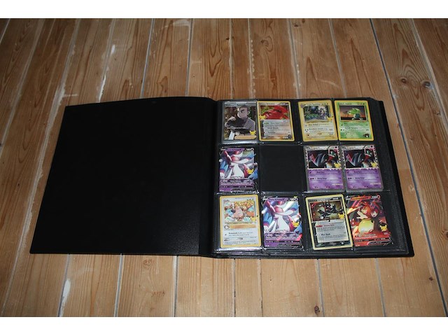 Diverse pokemon kaarten in map w.o. collecties gold star promo en gym heroes. onderdeel van combinatiekavel kavels p001 t/m p051 combinatiekavel - afbeelding 2 van  3