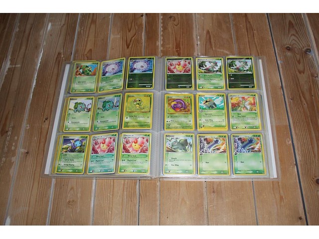 Diverse pokemon kaarten in map w.o. collecties holon phantoms, dragon frontiers en ex delta species. onderdeel van combinatiekavel kavels p001 t/m p051 combinatiekavel - afbeelding 2 van  23