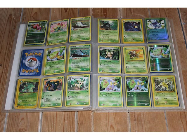 Diverse pokemon kaarten in map w.o. collecties holon phantoms, dragon frontiers en ex delta species. onderdeel van combinatiekavel kavels p001 t/m p051 combinatiekavel - afbeelding 19 van  23