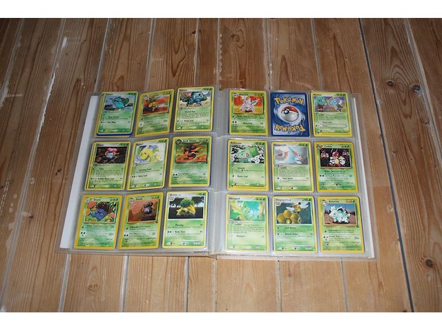 Diverse pokemon kaarten in map w.o. collecties holon phantoms, dragon frontiers en ex delta species. onderdeel van combinatiekavel kavels p001 t/m p051 combinatiekavel - afbeelding 22 van  23