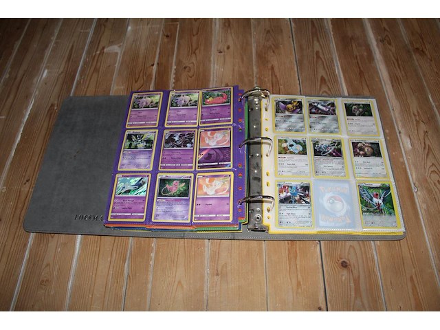 Diverse pokemon kaarten in map w.o. collecties shining fates, burning shadows en rebel clash. onderdeel van combinatiekavel kavels p001 t/m p051 combinatiekavel - afbeelding 2 van  14