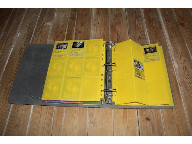 Diverse pokemon kaarten in map w.o. collecties shining fates, burning shadows en rebel clash. onderdeel van combinatiekavel kavels p001 t/m p051 combinatiekavel - afbeelding 4 van  14