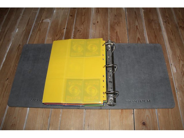 Diverse pokemon kaarten in map w.o. collecties shining fates, burning shadows en rebel clash. onderdeel van combinatiekavel kavels p001 t/m p051 combinatiekavel - afbeelding 6 van  14