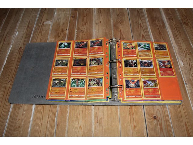 Diverse pokemon kaarten in map w.o. collecties shining fates, burning shadows en rebel clash. onderdeel van combinatiekavel kavels p001 t/m p051 combinatiekavel - afbeelding 1 van  14