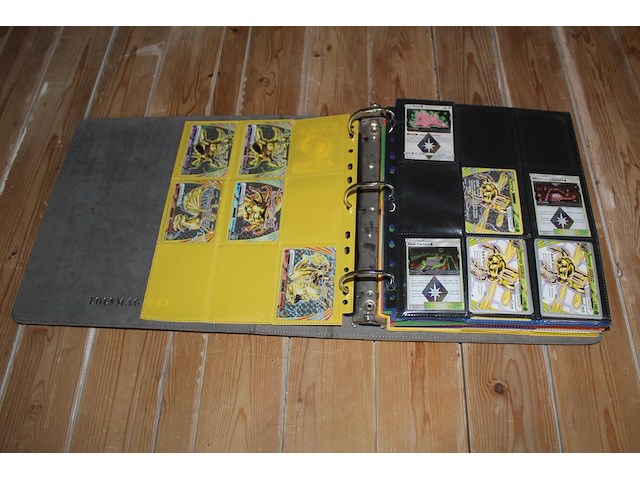 Diverse pokemon kaarten in map w.o. collecties shining fates, burning shadows en rebel clash. onderdeel van combinatiekavel kavels p001 t/m p051 combinatiekavel - afbeelding 9 van  14