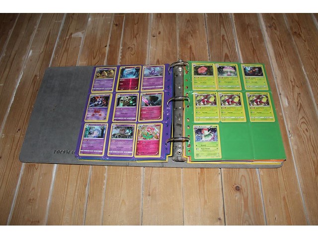 Diverse pokemon kaarten in map w.o. collecties shining fates, burning shadows en rebel clash. onderdeel van combinatiekavel kavels p001 t/m p051 combinatiekavel - afbeelding 12 van  14