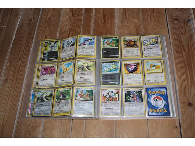 Diverse pokemon kaarten in map w.o. collecties unsceen forces, crystal guardians en diamond & pearl. onderdeel van combinatiekavel kavels p001 t/m p051 combinatiekavel - afbeelding 2 van  24