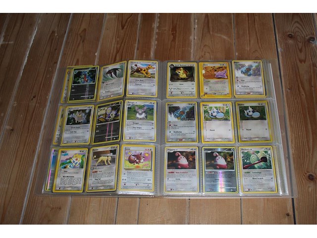 Diverse pokemon kaarten in map w.o. collecties unsceen forces, crystal guardians en diamond & pearl. onderdeel van combinatiekavel kavels p001 t/m p051 combinatiekavel - afbeelding 3 van  24