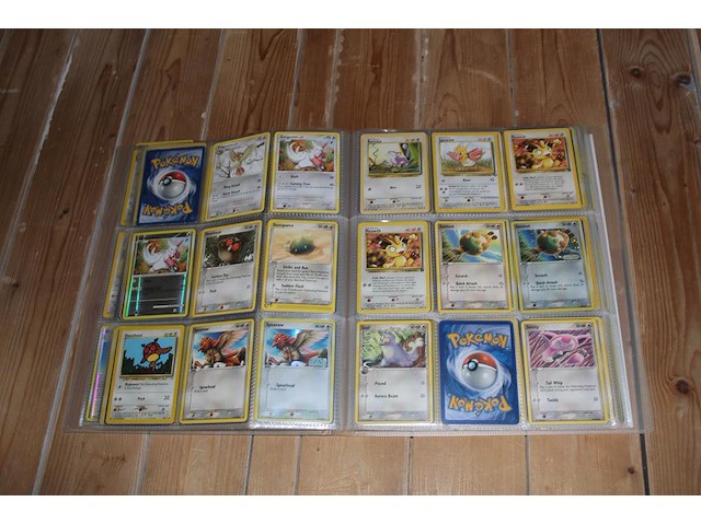 Diverse pokemon kaarten in map w.o. collecties unsceen forces, crystal guardians en diamond & pearl. onderdeel van combinatiekavel kavels p001 t/m p051 combinatiekavel - afbeelding 5 van  24