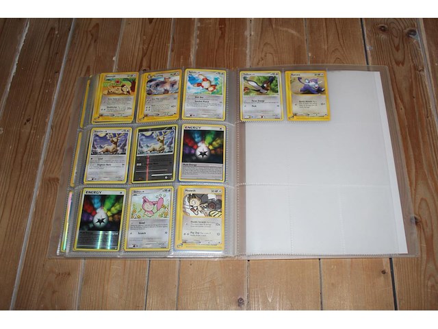 Diverse pokemon kaarten in map w.o. collecties unsceen forces, crystal guardians en diamond & pearl. onderdeel van combinatiekavel kavels p001 t/m p051 combinatiekavel - afbeelding 16 van  24