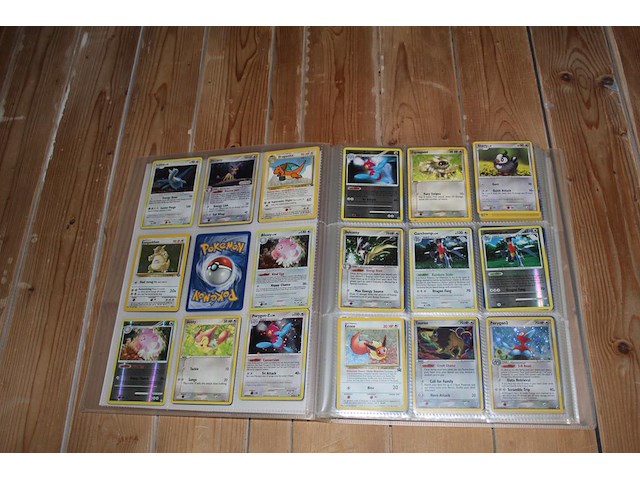 Diverse pokemon kaarten in map w.o. collecties unsceen forces, crystal guardians en diamond & pearl. onderdeel van combinatiekavel kavels p001 t/m p051 combinatiekavel - afbeelding 18 van  24