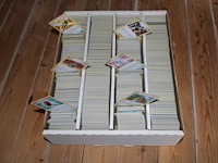 Diverse pokmeon kaarten trainer versie in doos w.o. collecties scarlet & violet, lost origin en sword & shi... onderdeel van combinatiekavel kavels p001 t/m p051 combinatiekavel - afbeelding 3 van  4