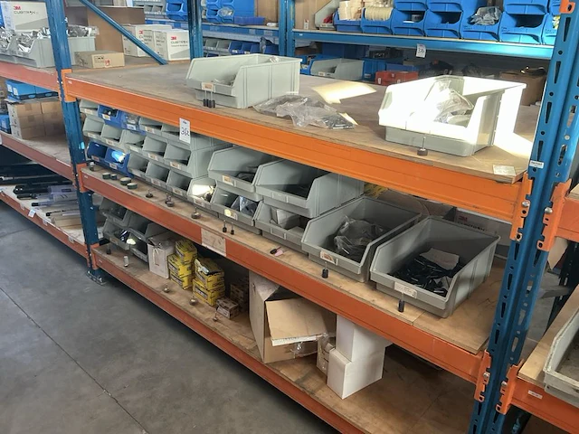 Diverse polijst en slijp materialen - afbeelding 1 van  13