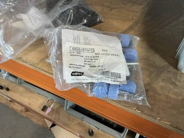 Diverse polijst en slijp materialen - afbeelding 9 van  13
