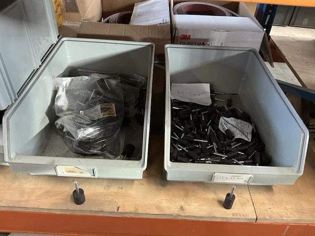 Diverse polijst en slijp materialen - afbeelding 10 van  13