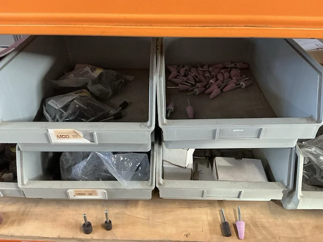 Diverse polijst en slijp materialen - afbeelding 11 van  13