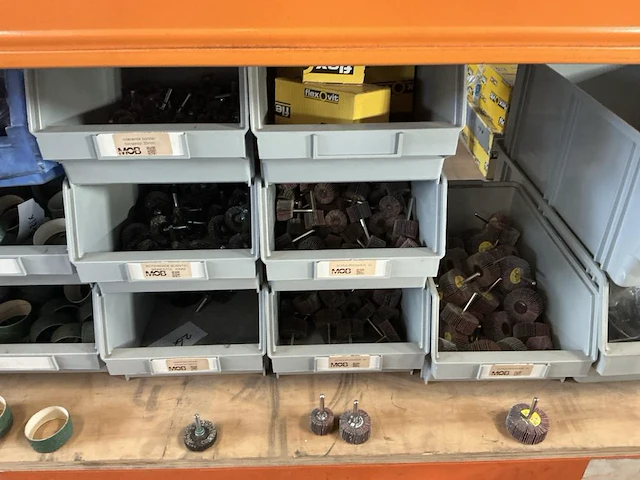 Diverse polijst en slijp materialen - afbeelding 12 van  13