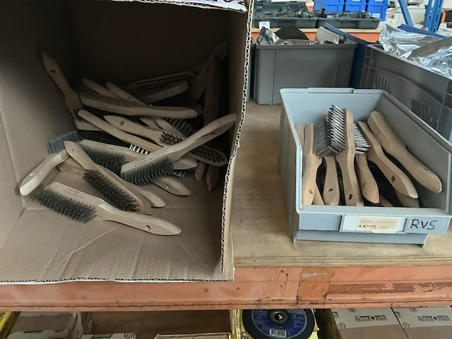 Diverse polijst en slijp materialen - afbeelding 20 van  21