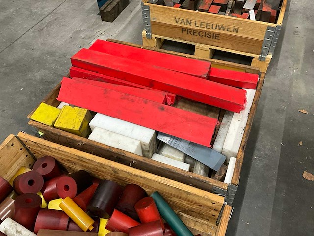 Diverse polyurethaan restanten - afbeelding 3 van  6