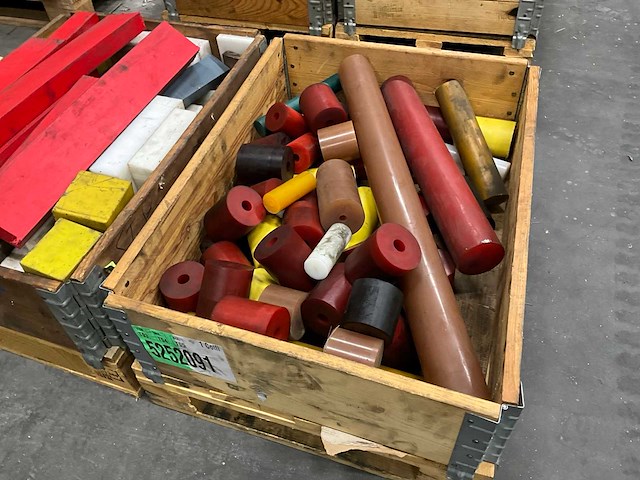 Diverse polyurethaan restanten - afbeelding 5 van  6
