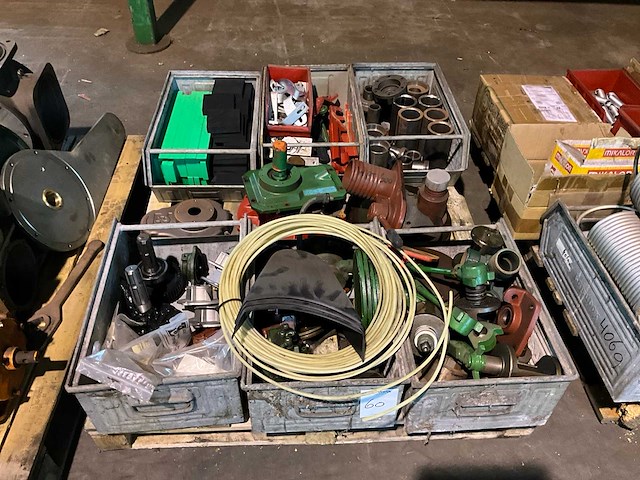 Diverse pomp onderdelen - afbeelding 1 van  5