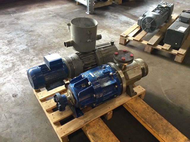 Diverse pompen (2x) - afbeelding 5 van  5