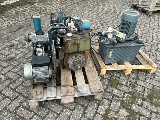 Diverse pompen (3x) - afbeelding 1 van  16