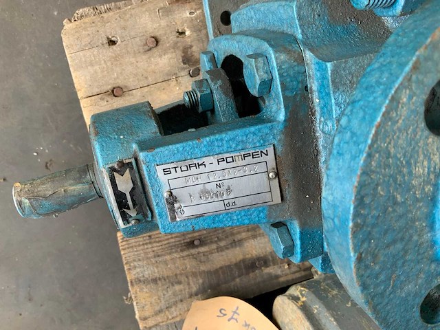 Diverse pompen en elektromotoren - afbeelding 4 van  5