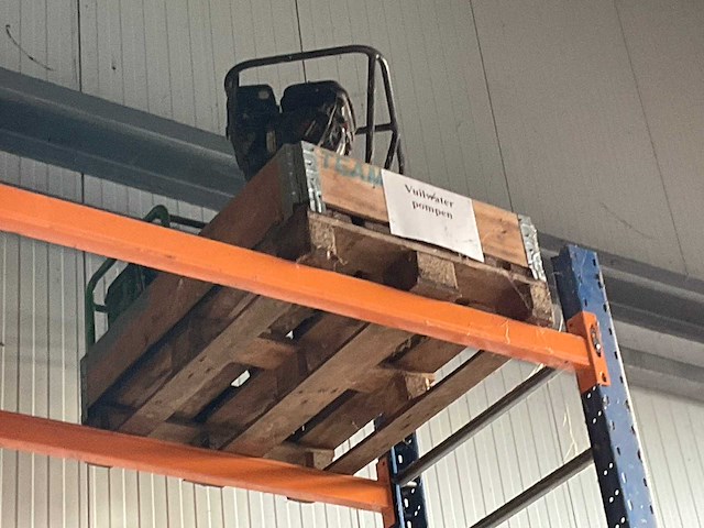 Diverse pompen en machine onderdelen - afbeelding 15 van  26
