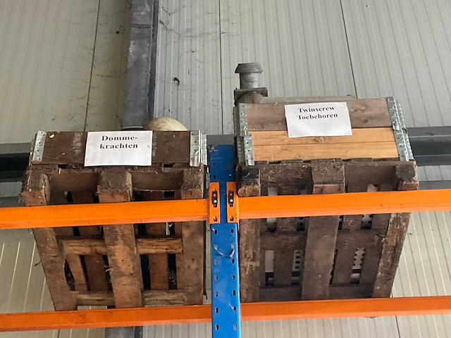 Diverse pompen en machine onderdelen - afbeelding 16 van  26