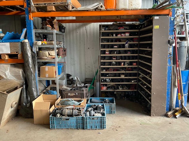 Diverse pompen en machine onderdelen - afbeelding 12 van  26