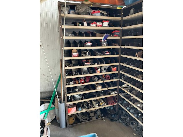 Diverse pompen en machine onderdelen - afbeelding 21 van  26